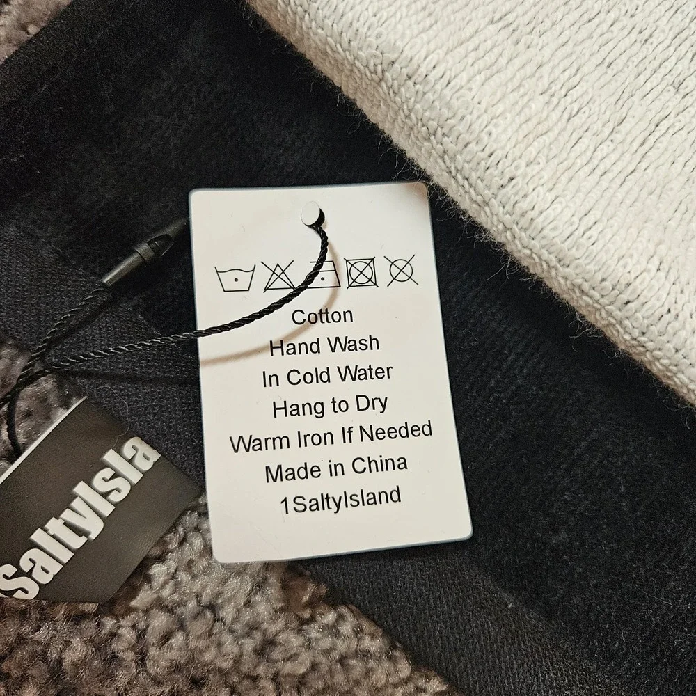 1SaltyIsland Black And White Cotton Beach Towel. NIB